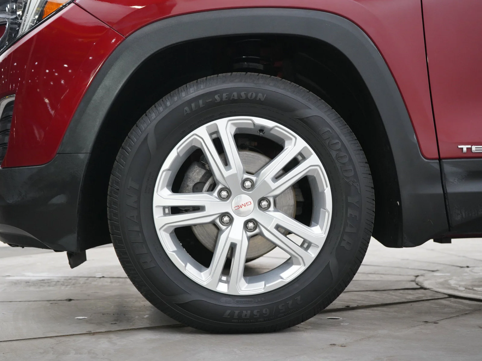 Used 2018 Red Quartz Tintcoat GMC SLE image 28