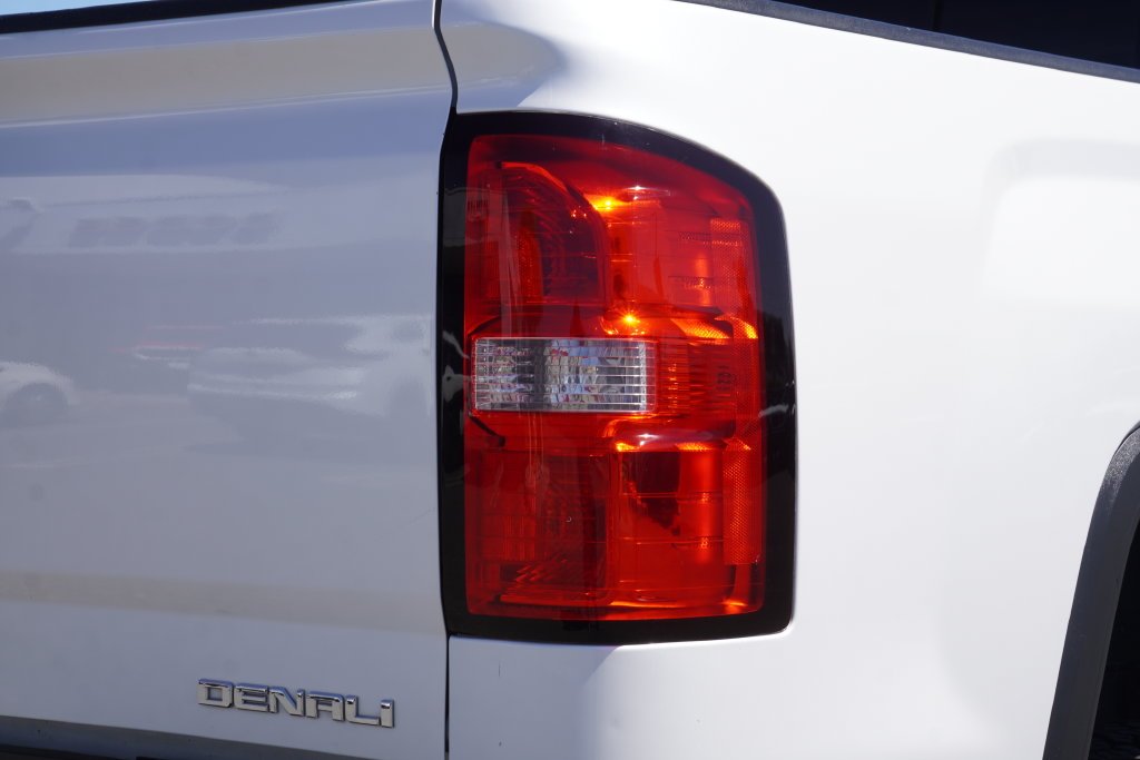 Used 2018 White GMC Denali image 11
