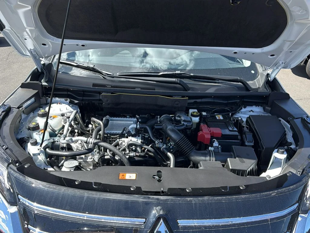 New 2026 White Diamond Mitsubishi LE image 33