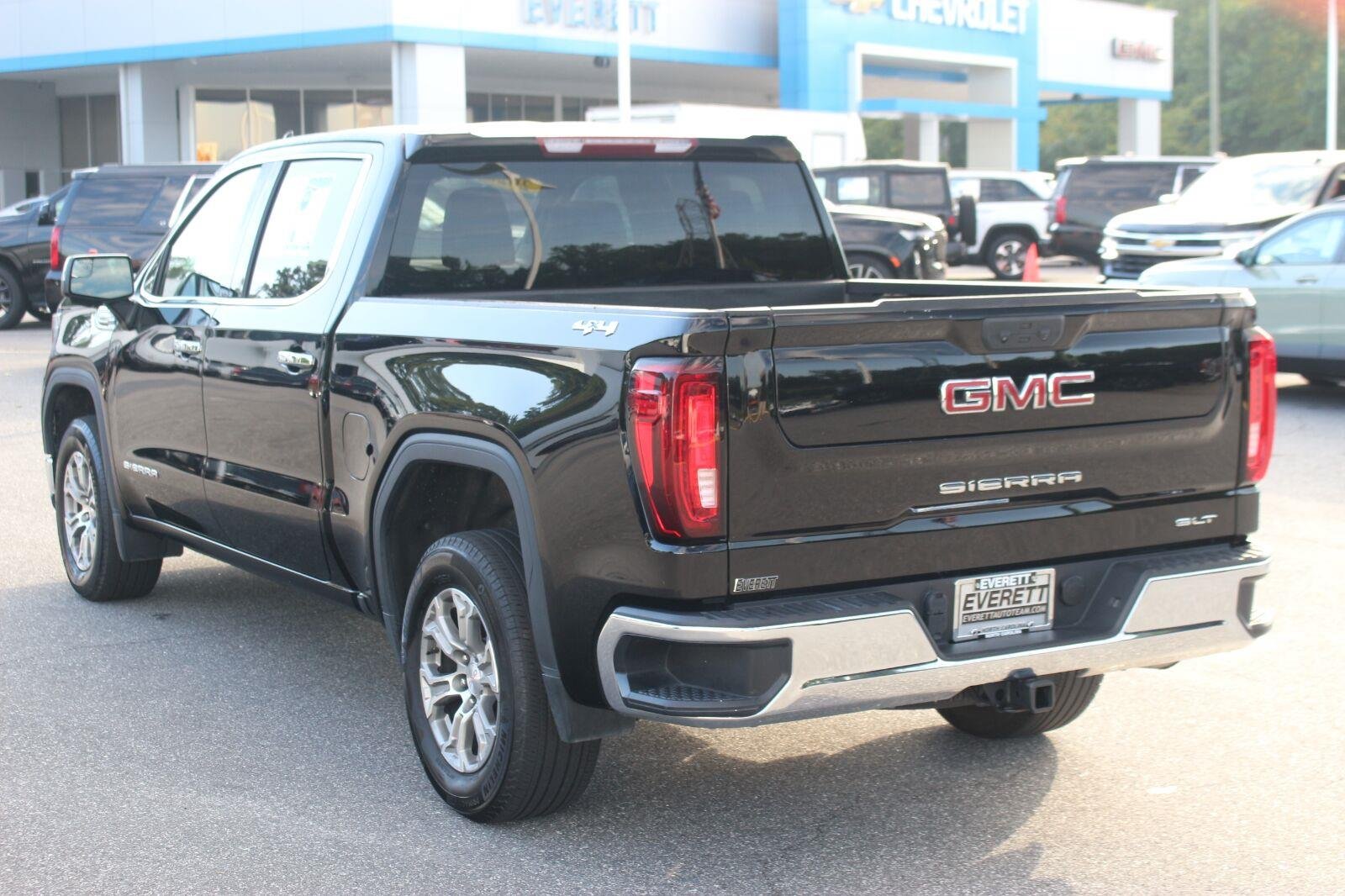 Used 2025 Onyx Black GMC SLT image 5