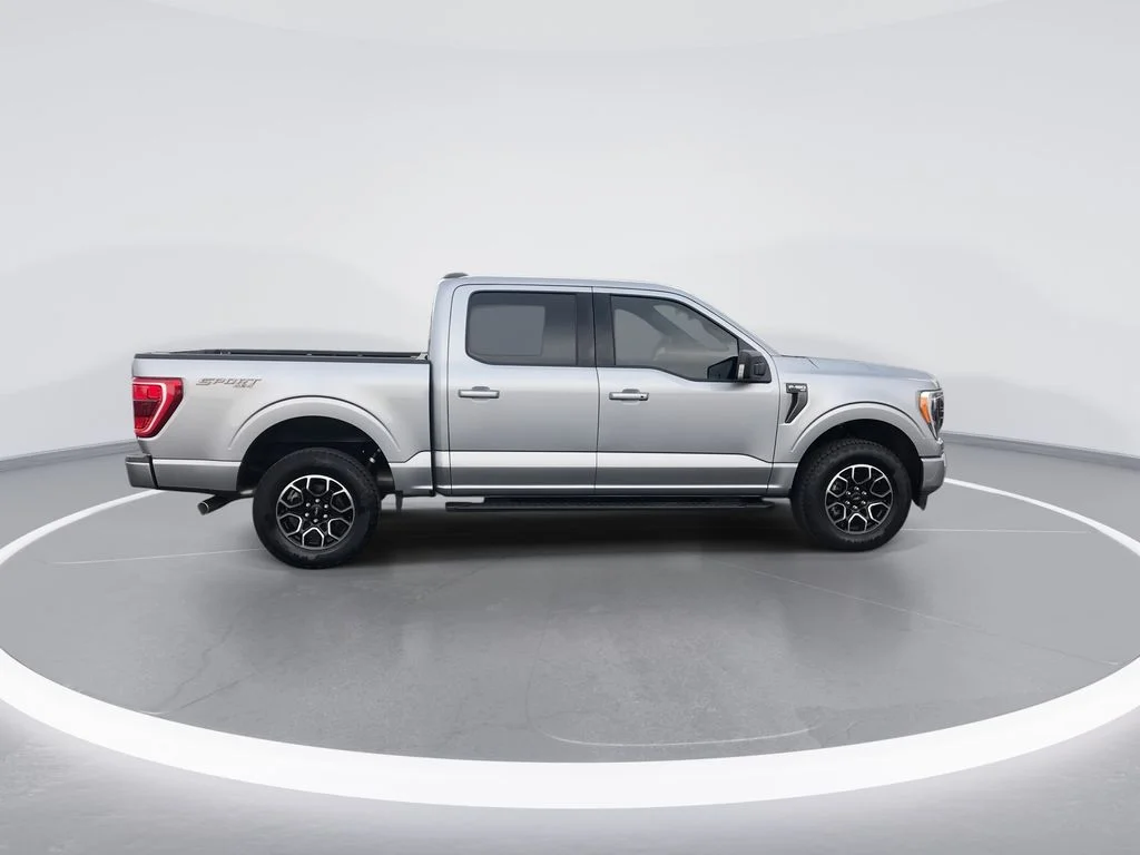 Used 2023 Silver Ford XLT image 9
