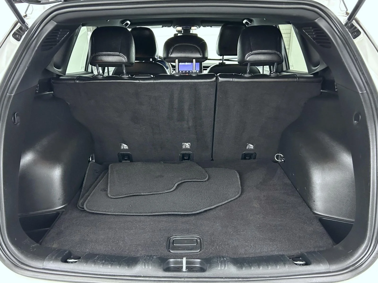 Used 2025 White Jeep Limited image 22