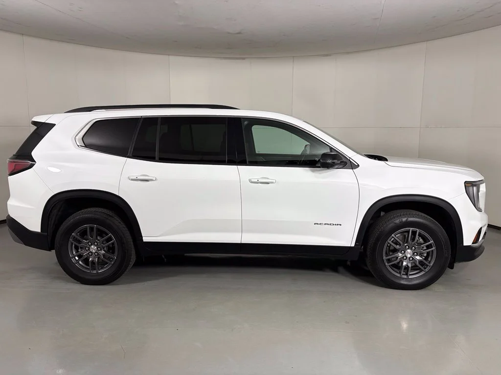 Used 2026 White GMC Elevation image 9