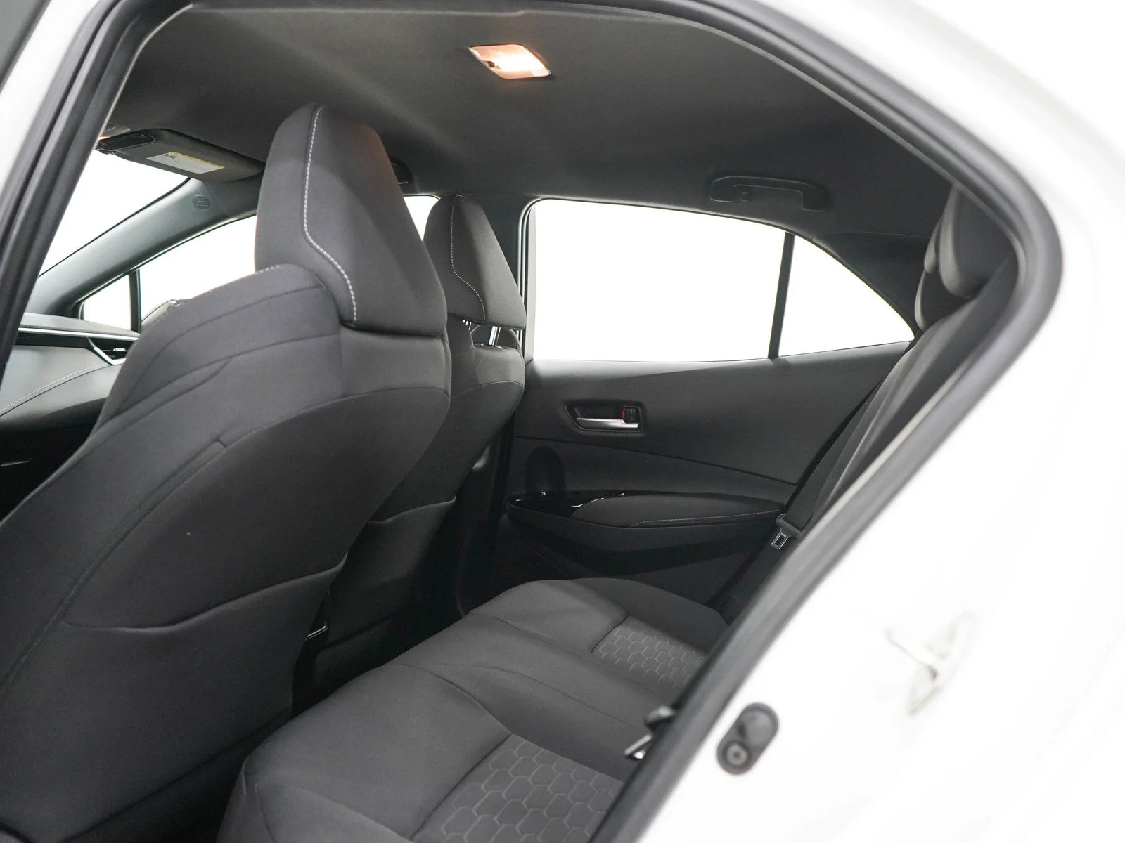 Used 2022  Toyota SE image 15