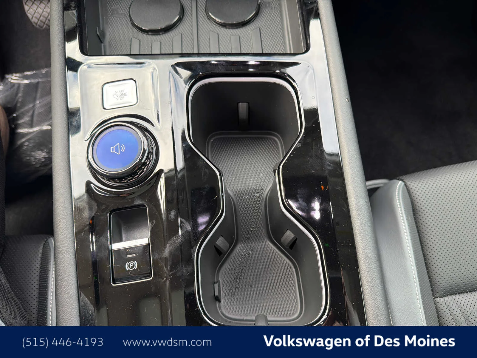 New 2027 Black Volkswagen SE w/Technology image 16