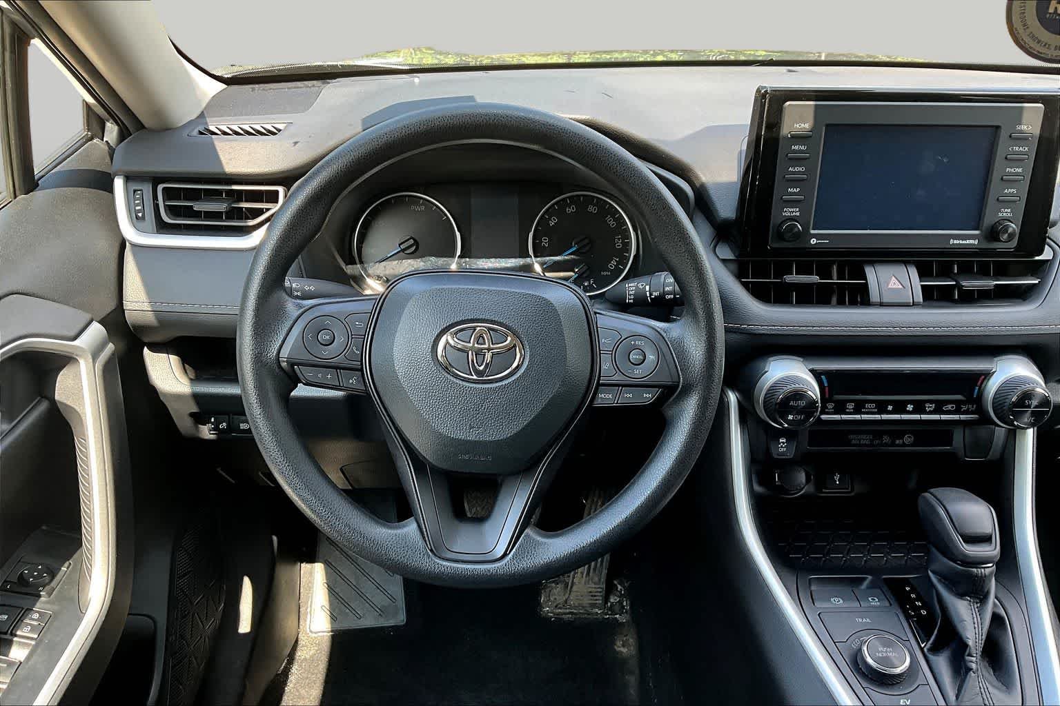 2022 Toyota RAV4 XLE - Photo 12