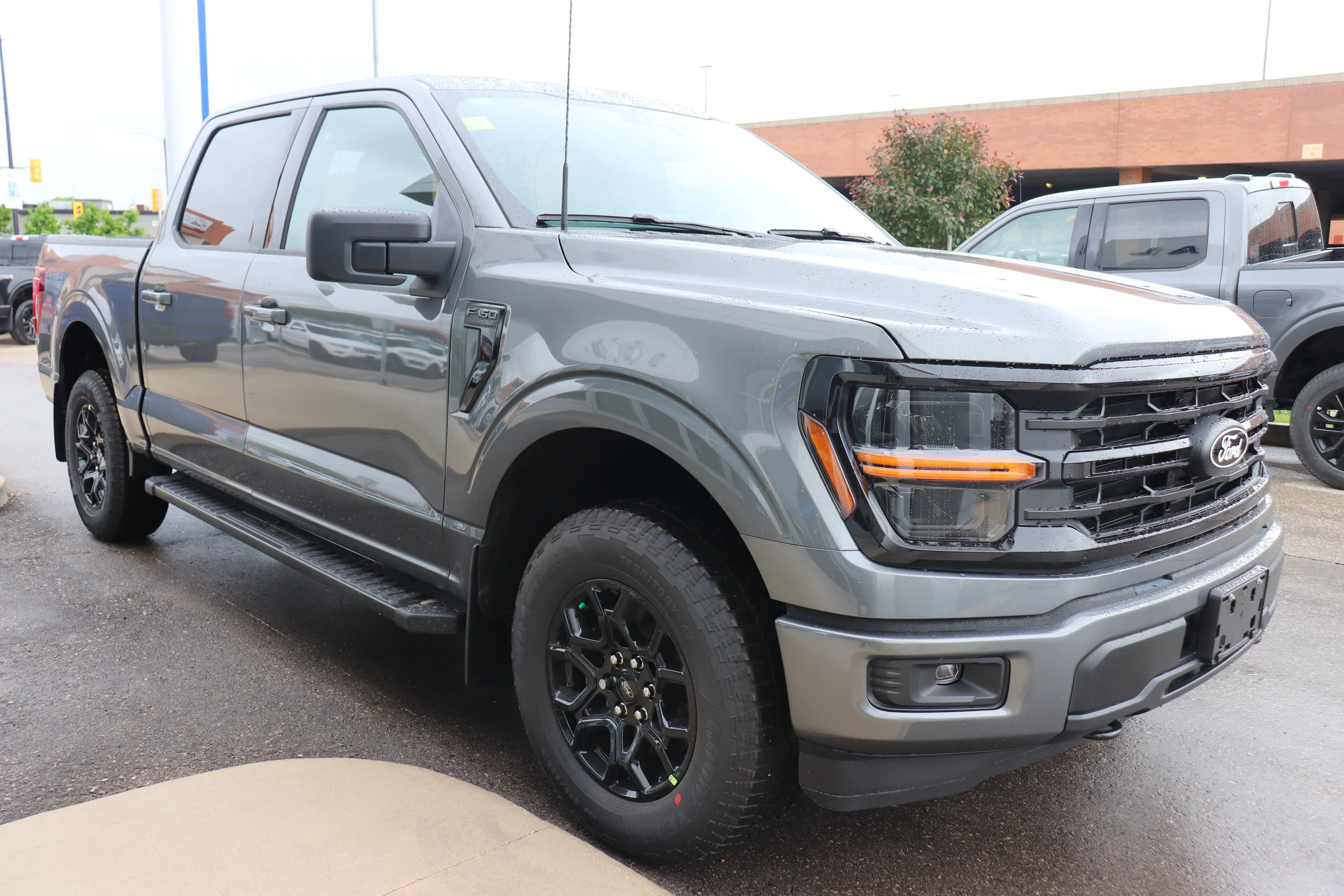 New 2026 CARBONIZED GREY METALLIC Ford XLT image 5