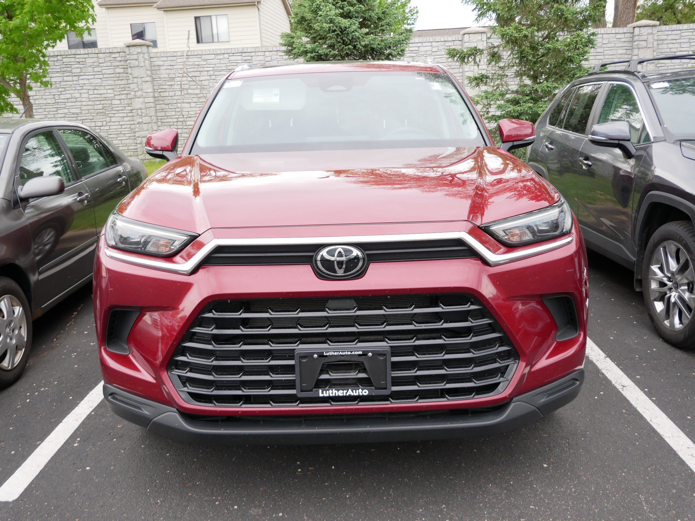 Certified 2025 Toyota Grand Highlander XLE with VIN 5TDAAAB59SS072038 for sale in Brooklyn Center, Minnesota