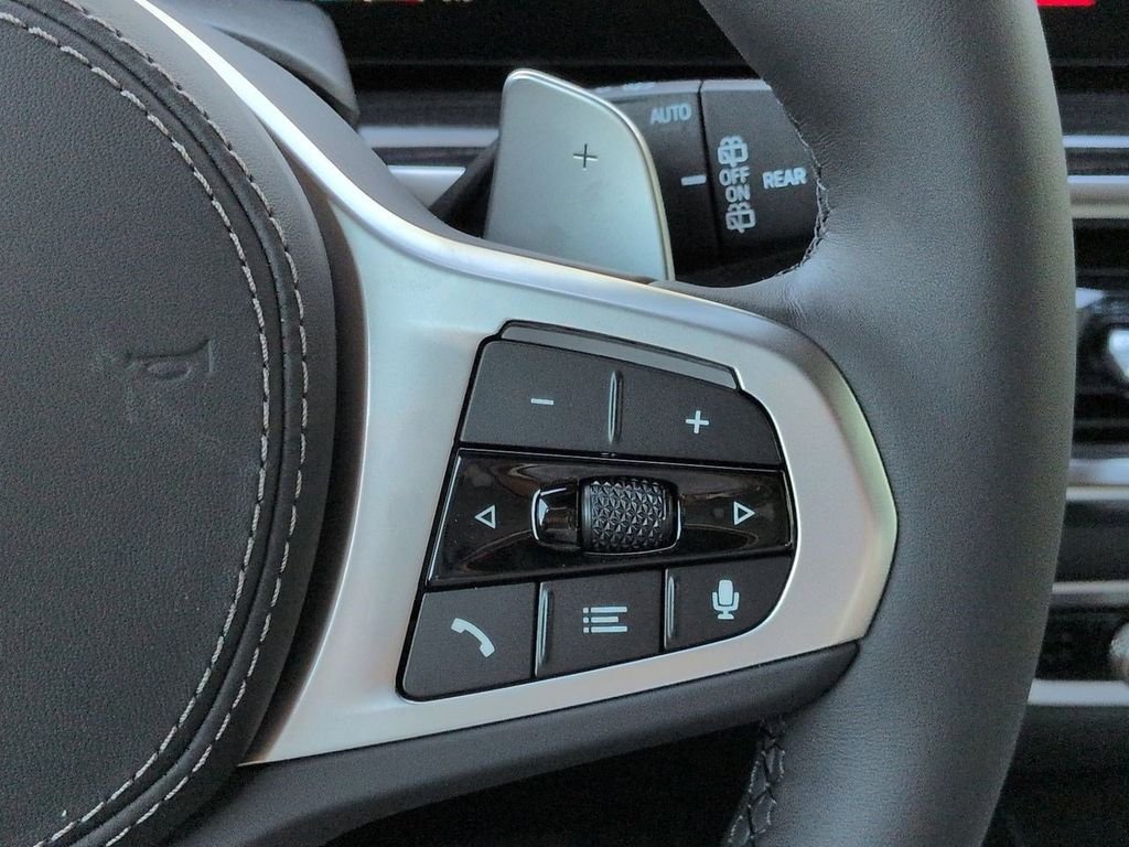 New 2026 Dravit Grey Metallic BMW xDrive40i image 27