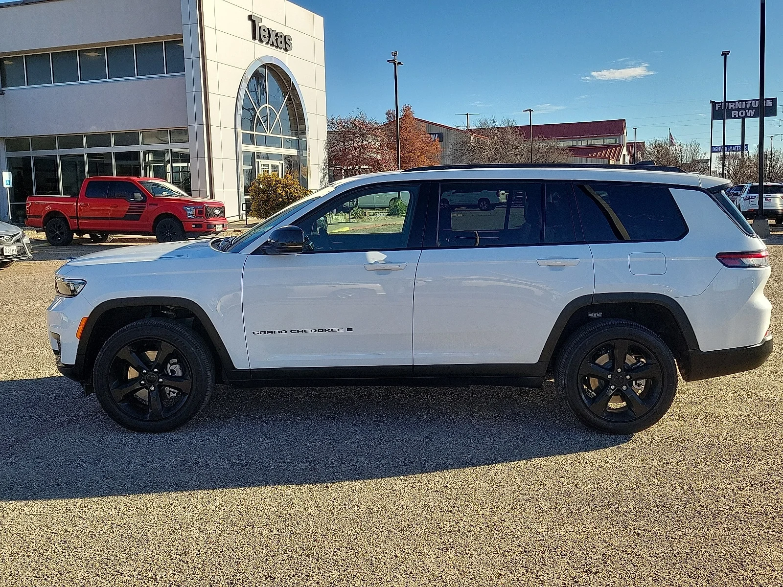 New 2025 PW7 Bright Whit Jeep L ALTITUDE X 4X4 image 2