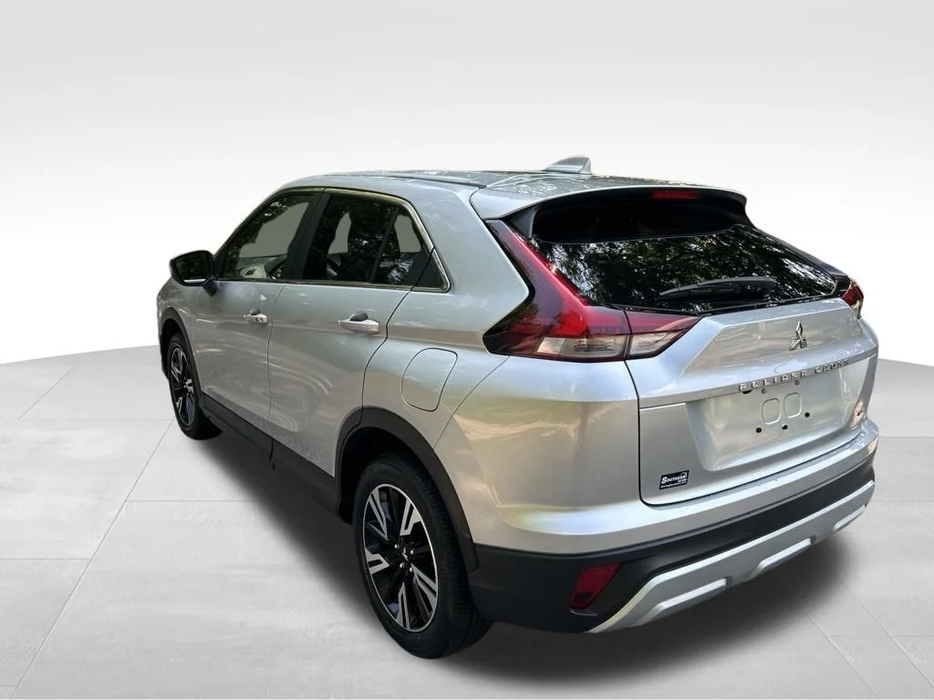Used 2024 Silver Mitsubishi  image 3