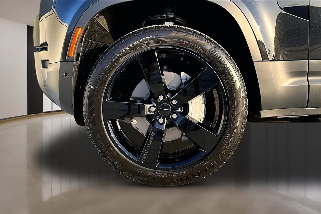 New 2026 SANTORINI BLACK Land Rover S image 13