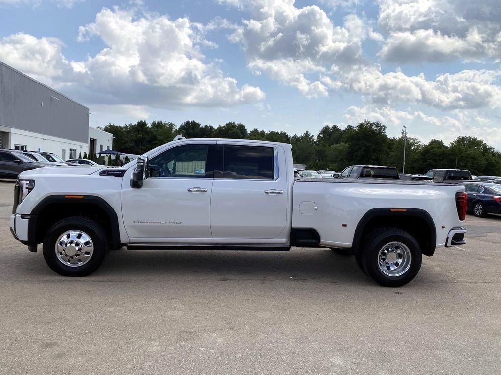 Used 2025 White GMC Denali Ultimate image 10