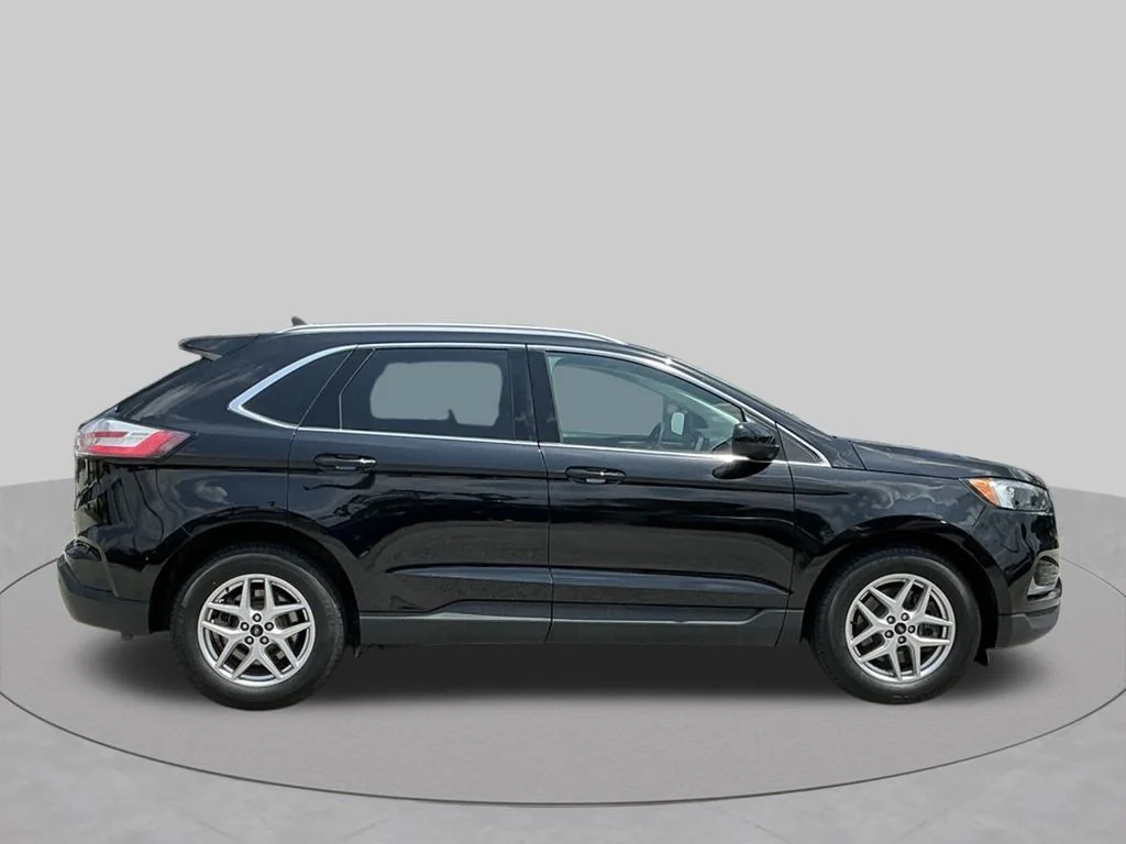 Used 2023 Black Ford SEL image 12