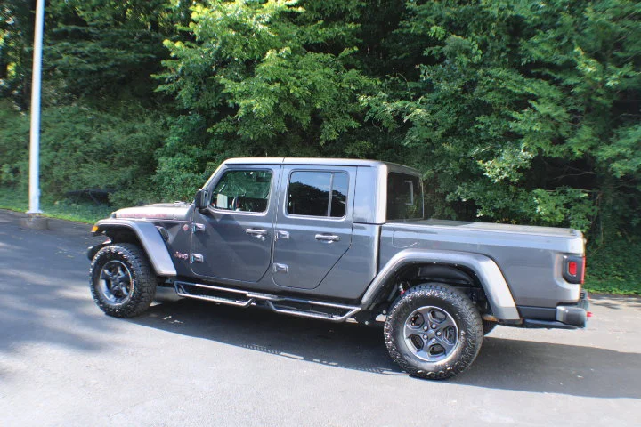 Used 2022 Granite Crystal Metallic Clearcoat Jeep Rubicon image 3