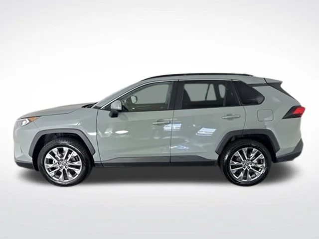 Used 2020 Gray Toyota XLE Premium image 10