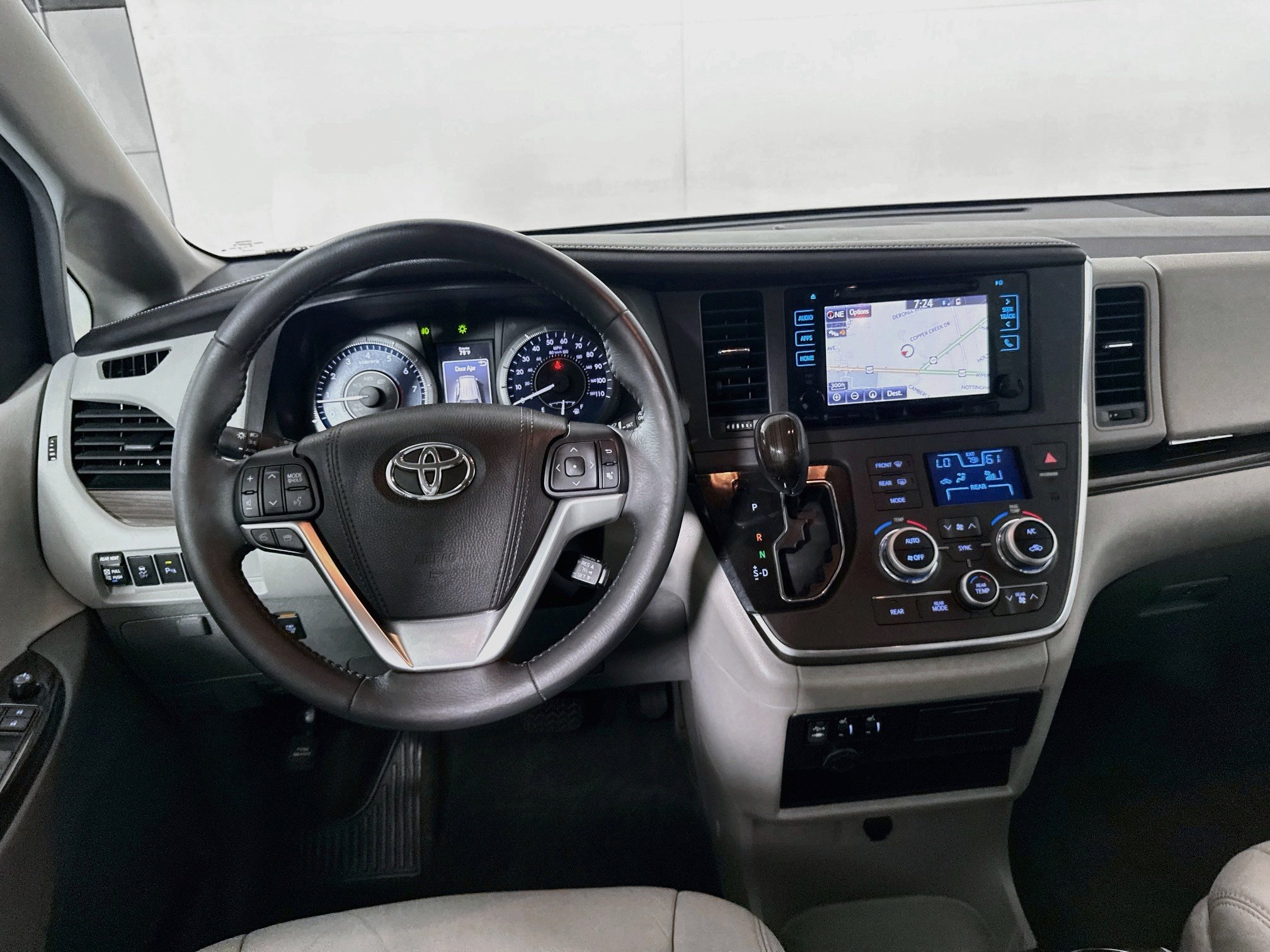 Used 2016 Salsa Red Pearl Toyota XLE image 21