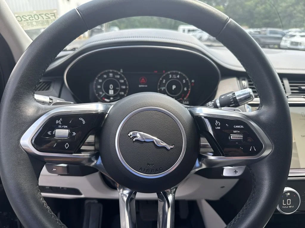 Used 2022  Jaguar P250 SE image 23