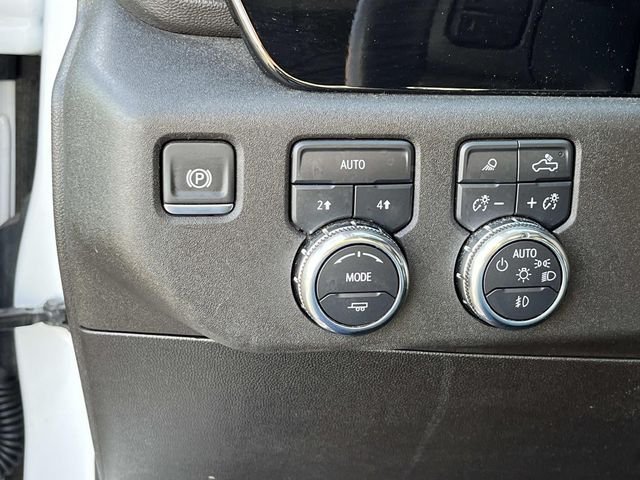 Used 2025 White GMC SLT image 28