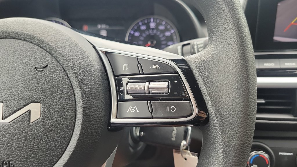 2024 Kia Forte LXS - Photo 24