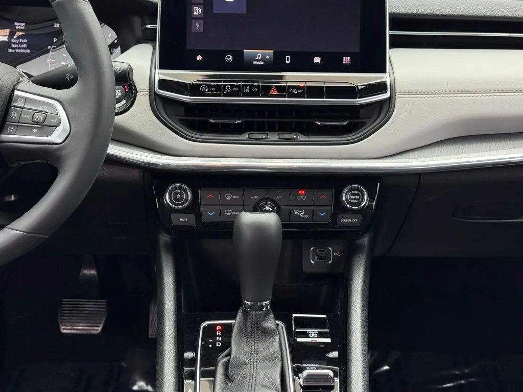 Used 2023 White Jeep Limited image 21