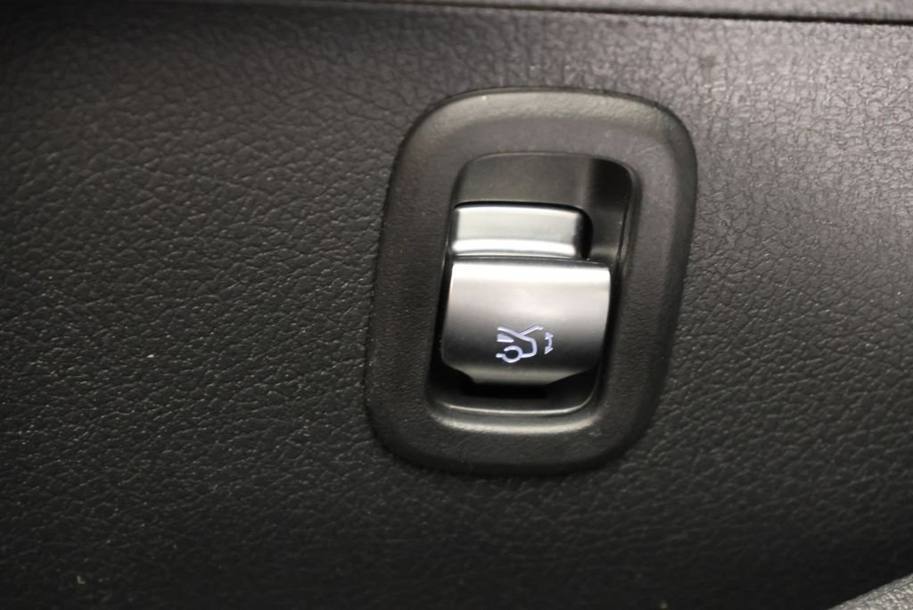 2026 Mercedes-Benz C-Class Sedan C 300 - Photo 35