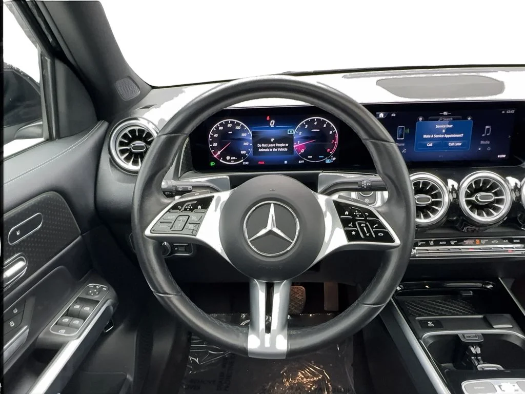 Used 2025 Black Mercedes-Benz GLB 250 image 32