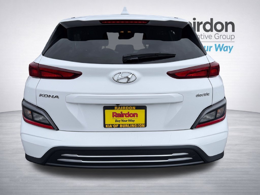 Used 2023 White Hyundai SE image 6