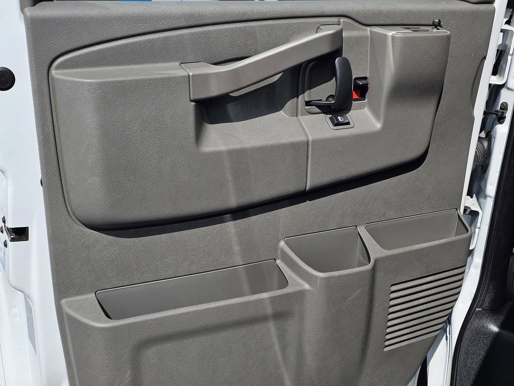 2025 Chevrolet Express Cargo Work Van - Photo 18