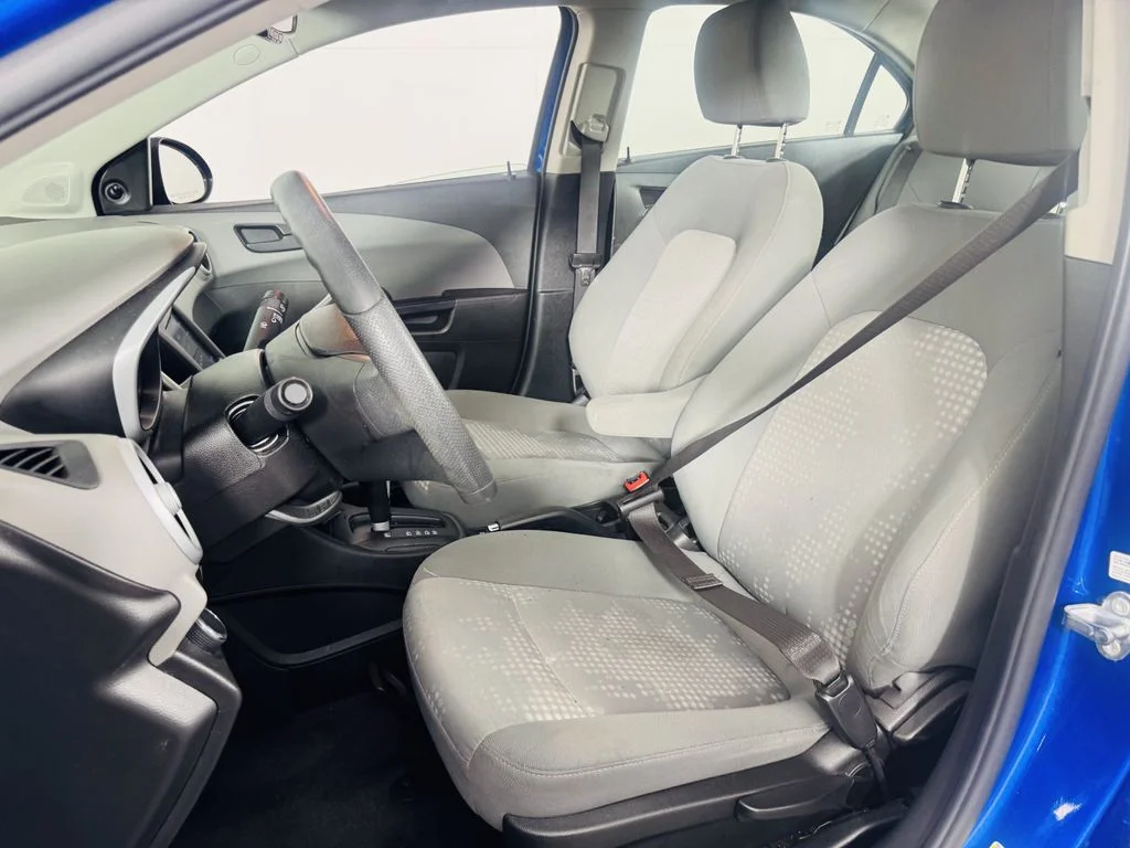 Used 2018 Blue Chevrolet LS image 6