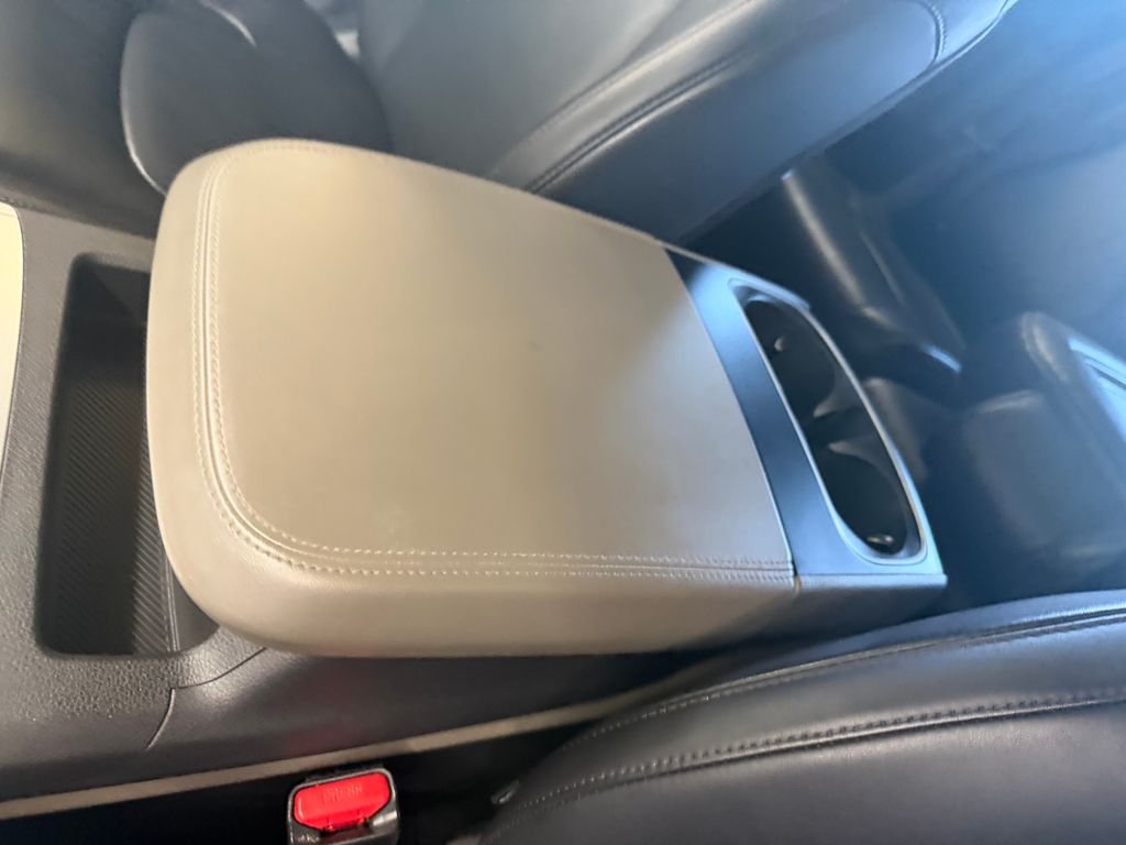 Used 2025 White Kia LXS image 18