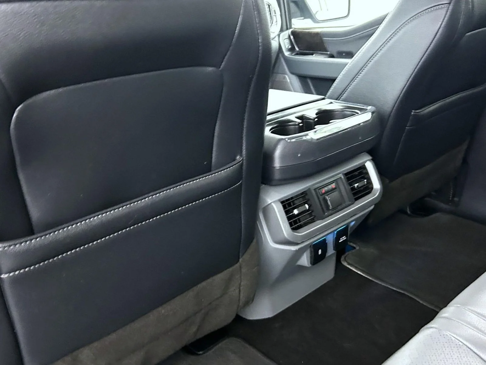 Used 2022 White Ford Lariat image 21