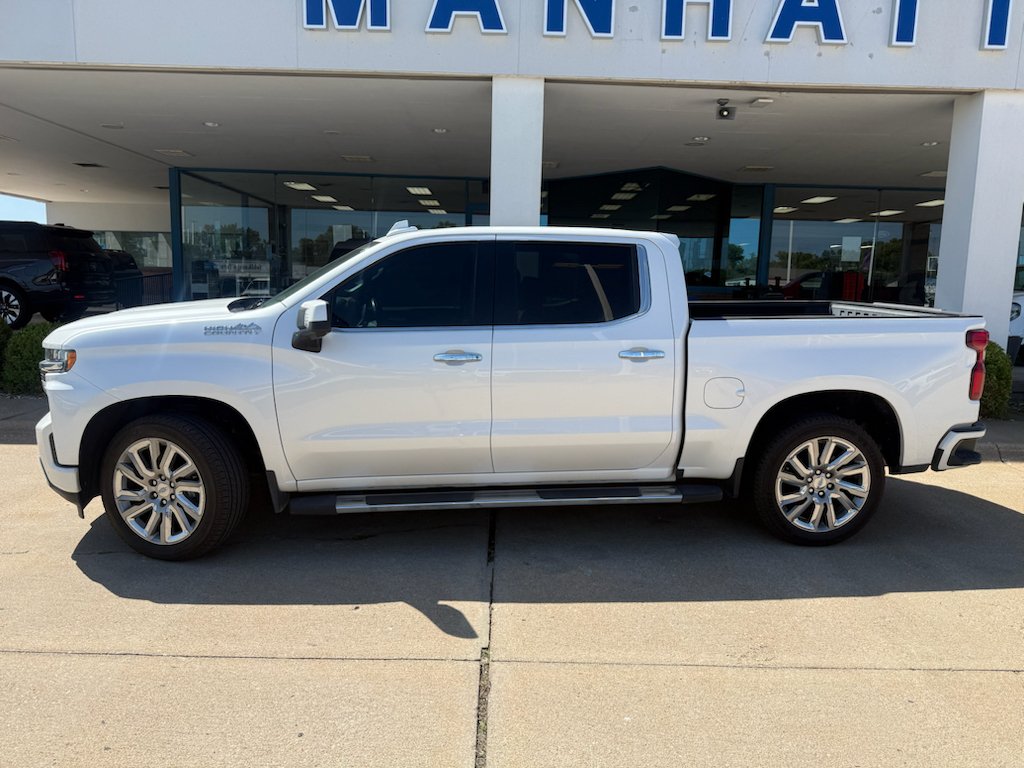 Used 2019 Iridescent Pearl Tricoat Chevrolet High Country image 15