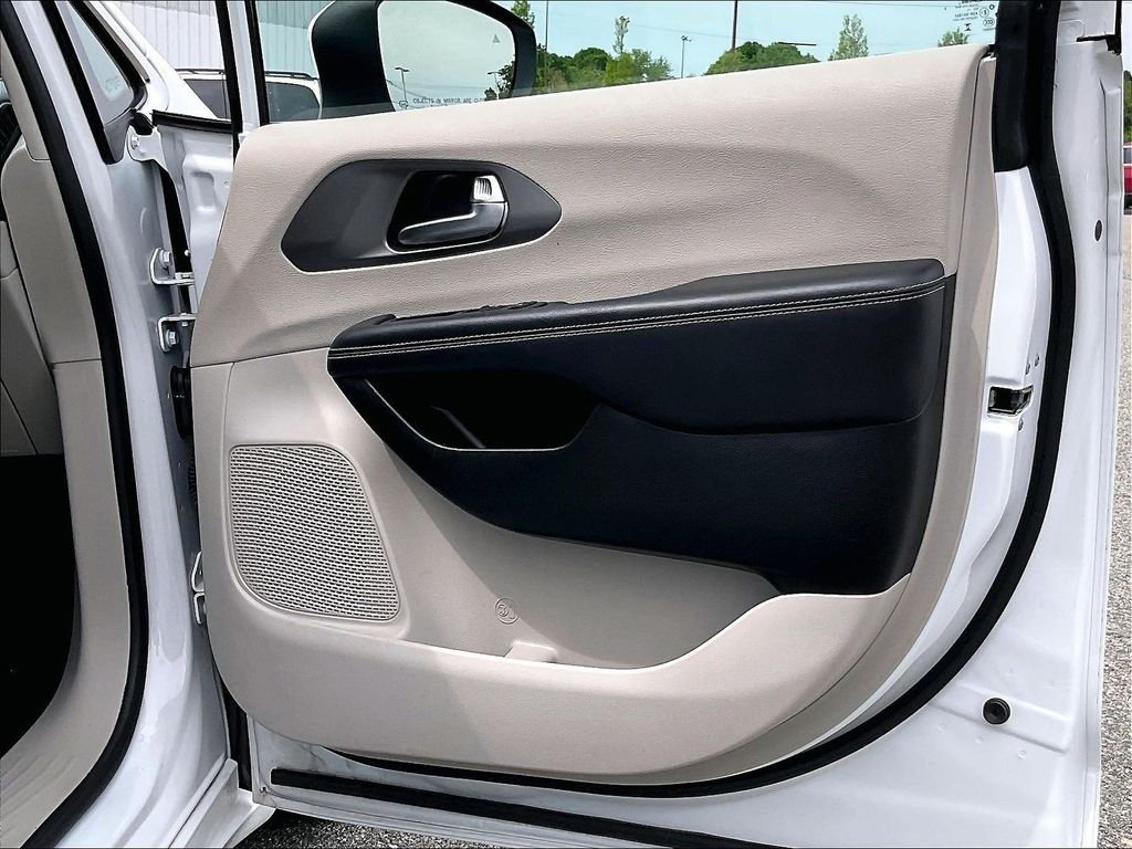 Used 2023 White Chrysler Touring L image 12