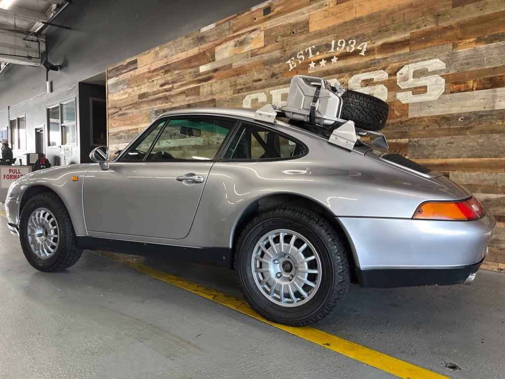 Used 1995  Porsche Carrera 4 image 18
