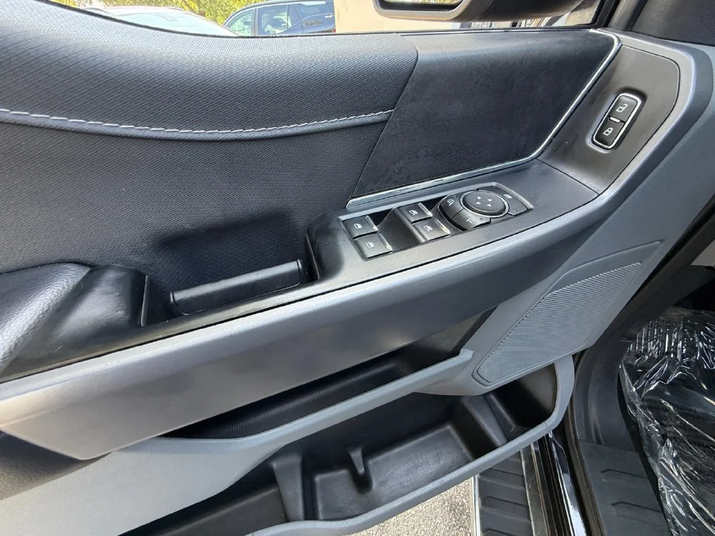 Used 2025 Black Ford XLT image 11