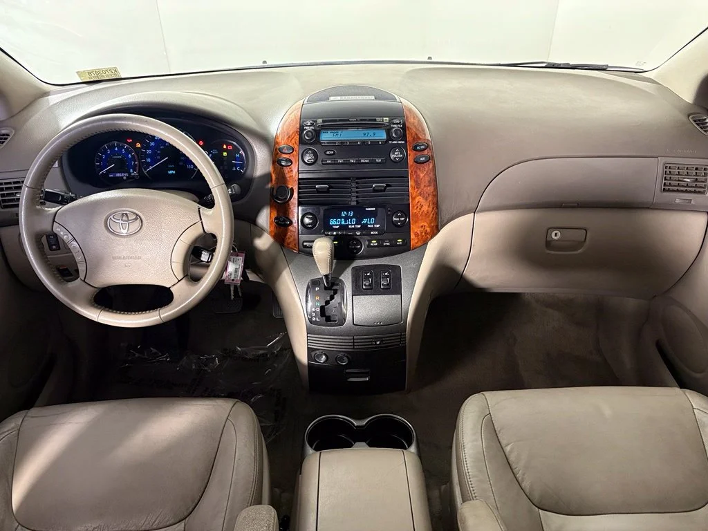 Used 2006 White Toyota XLE image 29