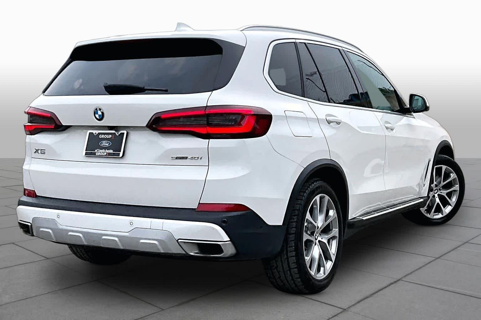 Used 2023 Alpine White BMW sDrive40i image 7