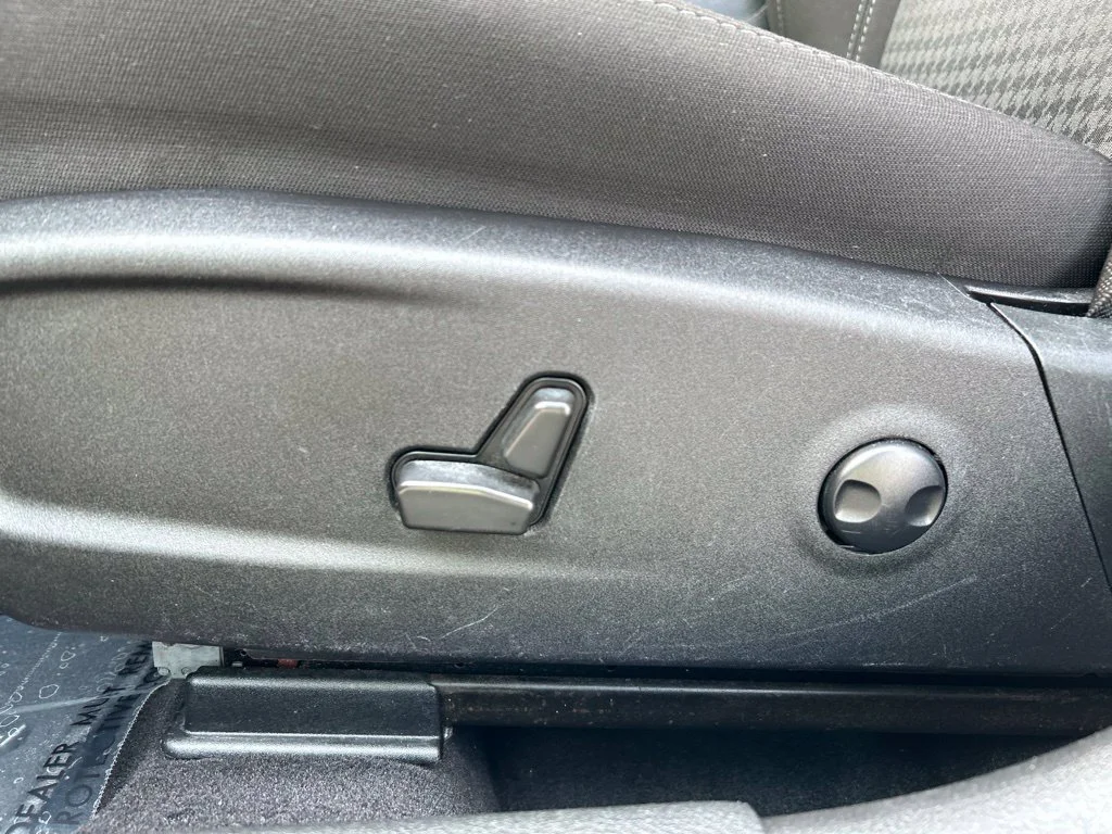 Used 2023 Silver Dodge SXT image 15