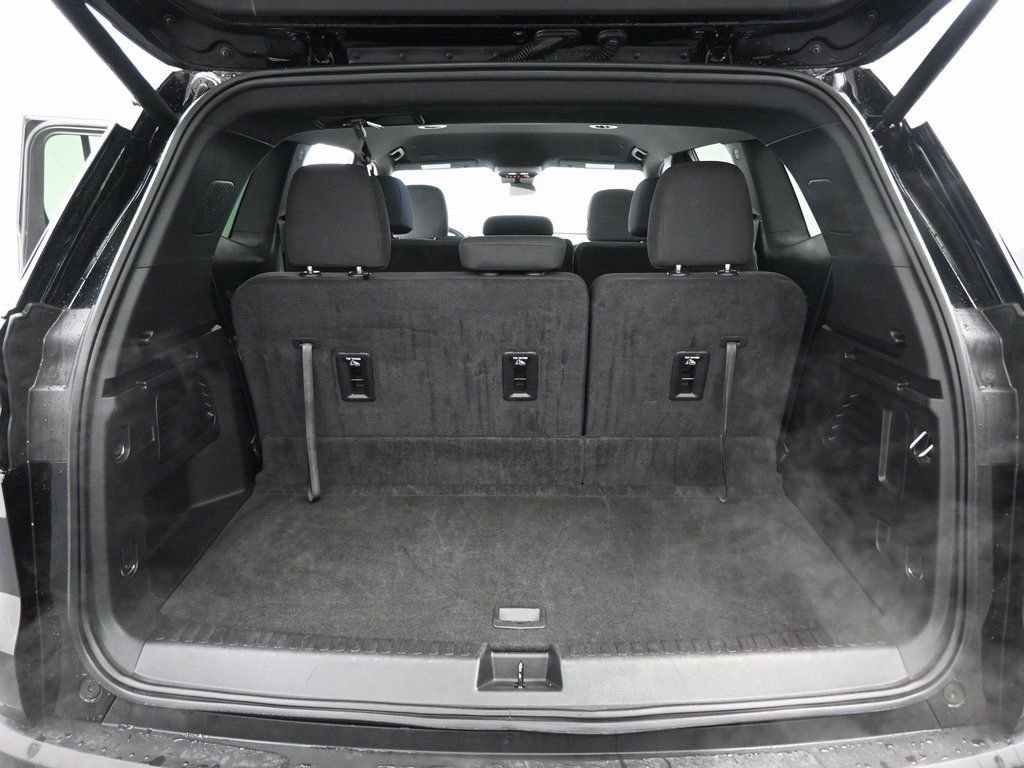 Used 2025 Ebony Twilight Metallic GMC Elevation image 22