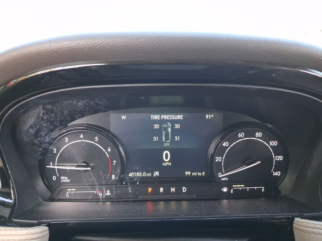 Used 2021 White Lincoln Standard image 31