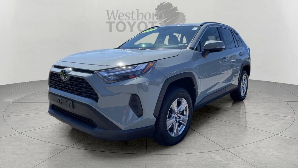 Used 2023  Toyota XLE image 3