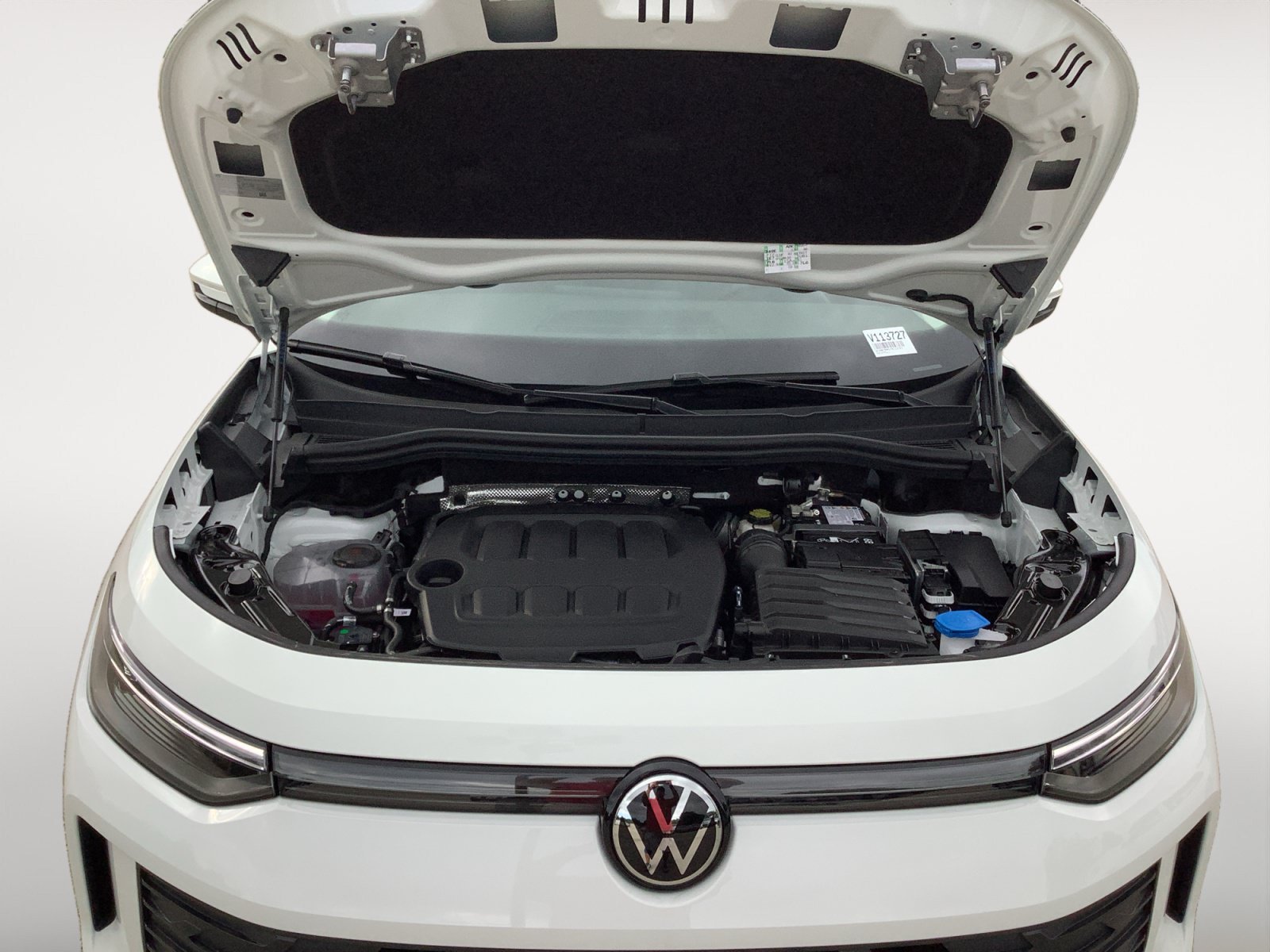 New 2026 PURE WHITE Volkswagen SE image 11