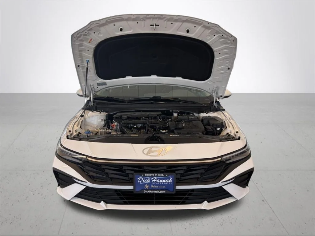 Used 2024 White Hyundai SEL image 4