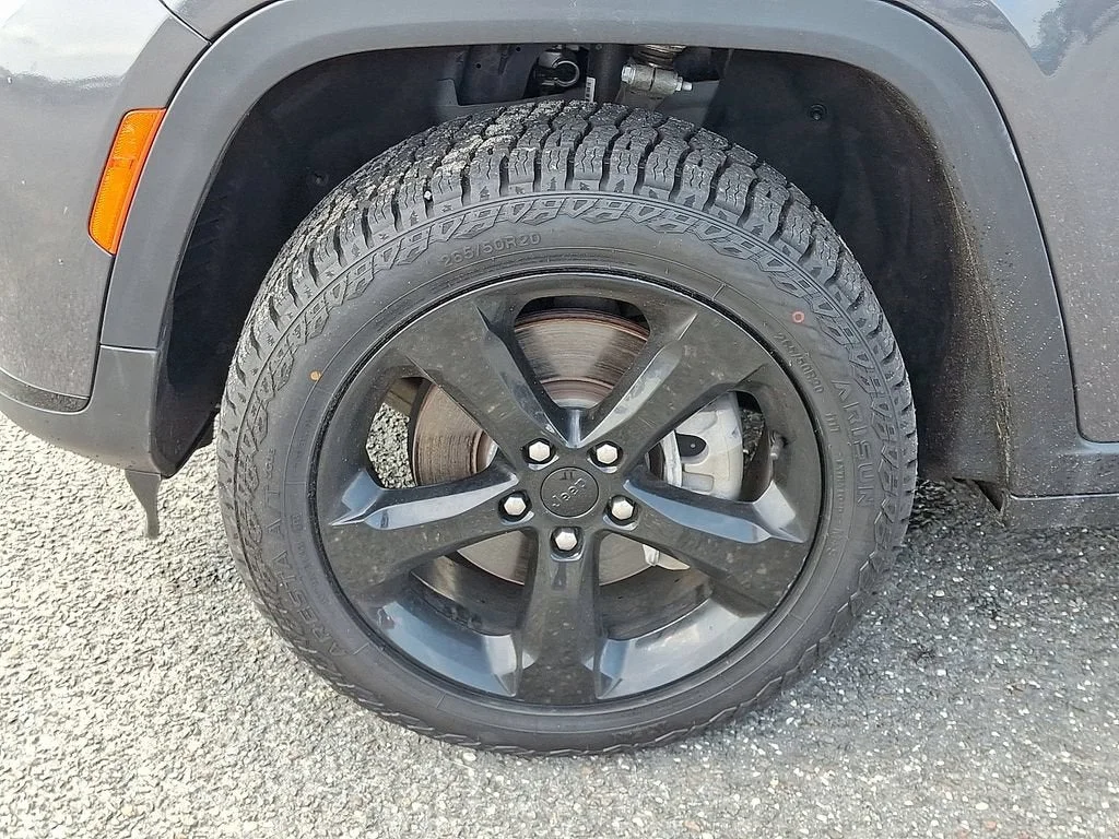 Used 2023 Gray Jeep Altitude 4x4 image 62
