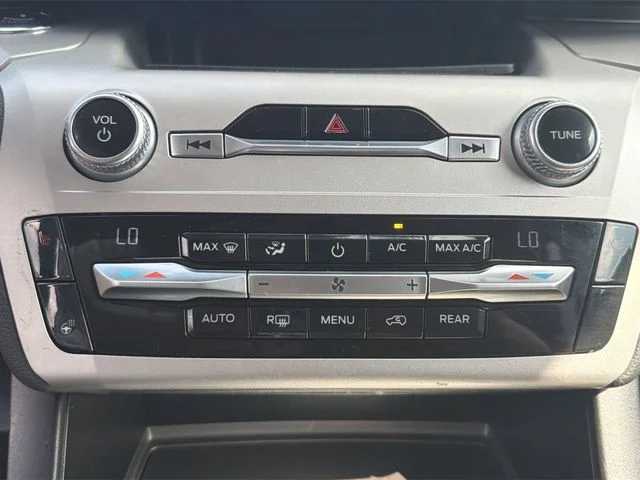 Used 2020 Black Ford XLT image 11