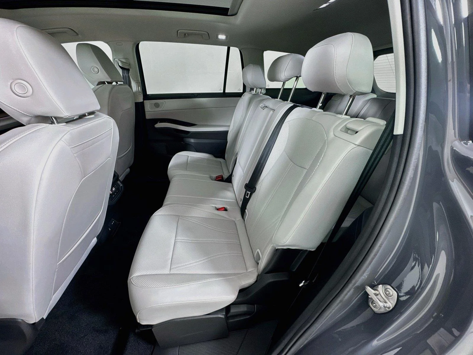 New 2027 Pure Gray Volkswagen SE w/Technology image 24