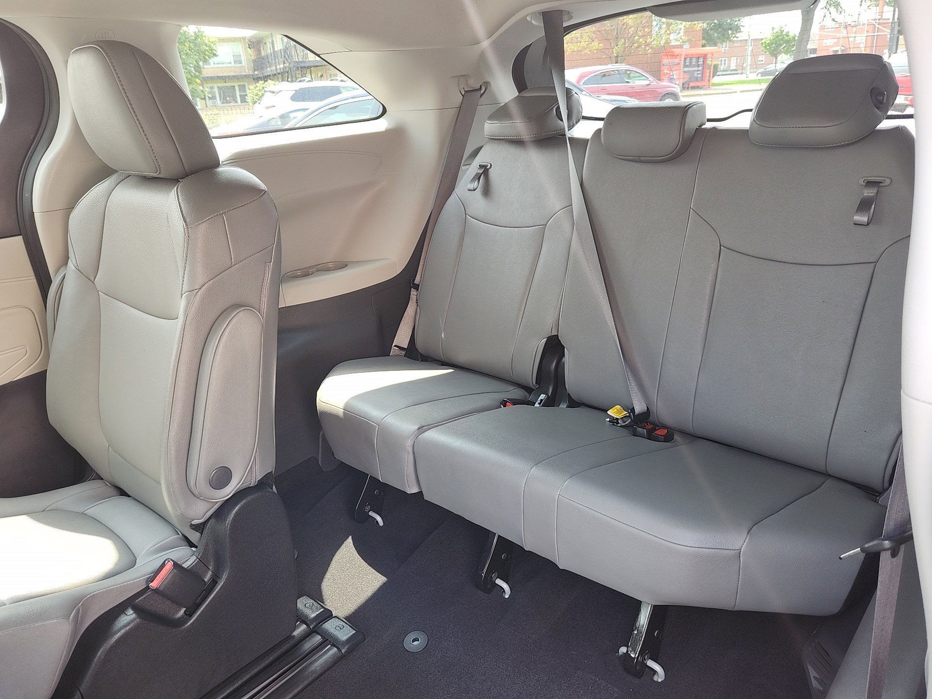 2023 Toyota Sienna XLE - Photo 26