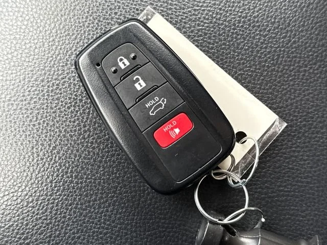 2024 Toyota RAV4 SE - Photo 32