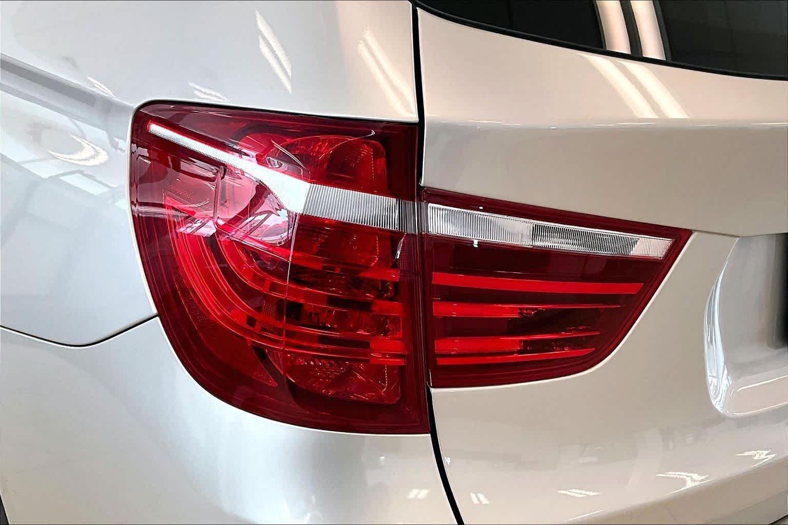 Used 2016 Mineral Silver Metallic BMW sDrive28i image 27